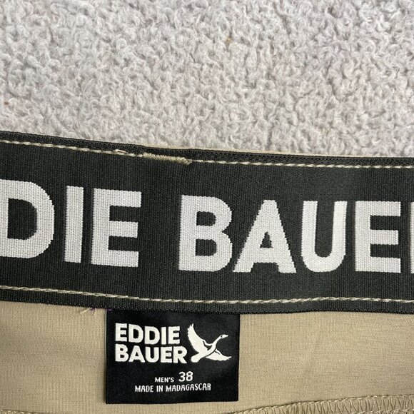 NWOT  Eddie Bauer Mens 38 Beige Cargo Shorts - Picture 4 of 7